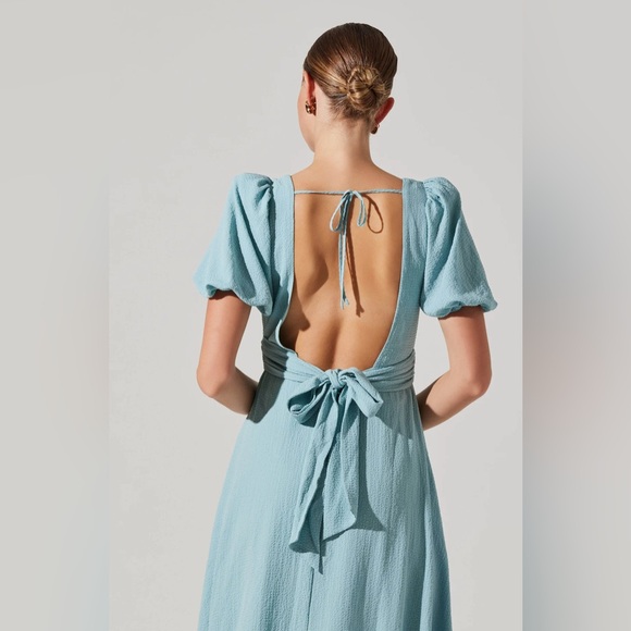 ASTR THE LABEL TWIST BUST TIE BACK MIDI DRESS - Picture 3 of 5